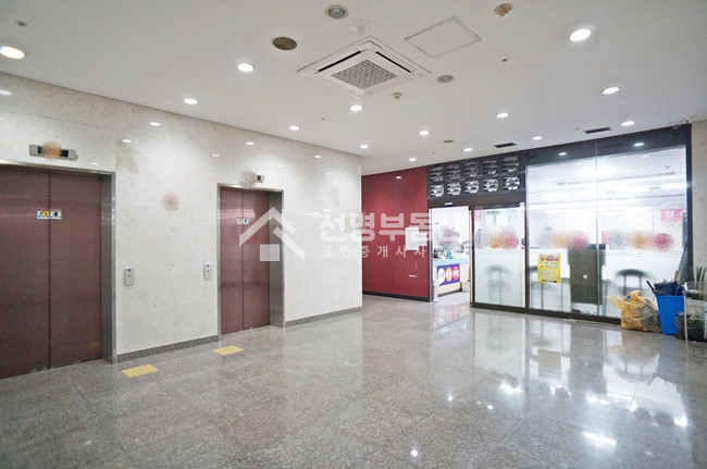 서울 성동구 성수동2가 성수역 초역세권, 지하 가성비 상가, 전용90평 월세 매물번호 10328 사진 4
