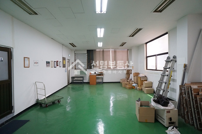 서울 성동구 성수동2가 가성비 좋은 공장형 사무실, 룸2개, 리프트, 전기증설가능 월세 매물번호 10349 사진 4