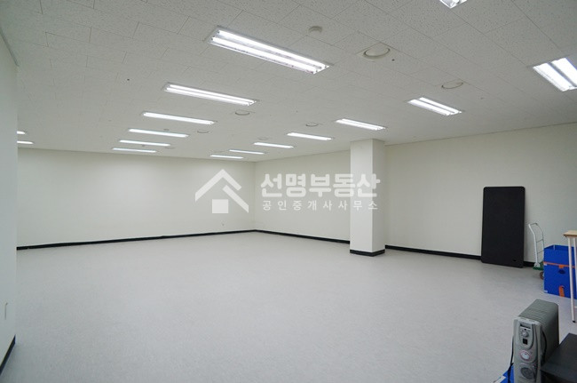 서울 성동구 성수동2가 성수역 초역세권 ㅣ 운동시설 추천ㅣ층고 2.9~4m,ㅣ 무권리 월세 매물번호 10358 사진 3