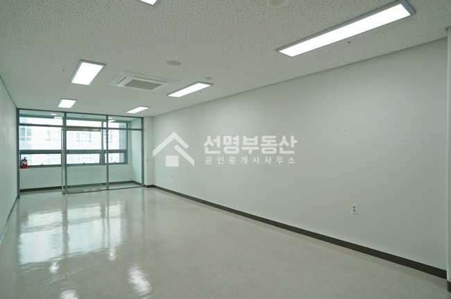 서울 성동구 성수동1가 동진IT I 소형사무실 l 입주가능 ㅣ 급매 매매 매물번호 10397 사진 3