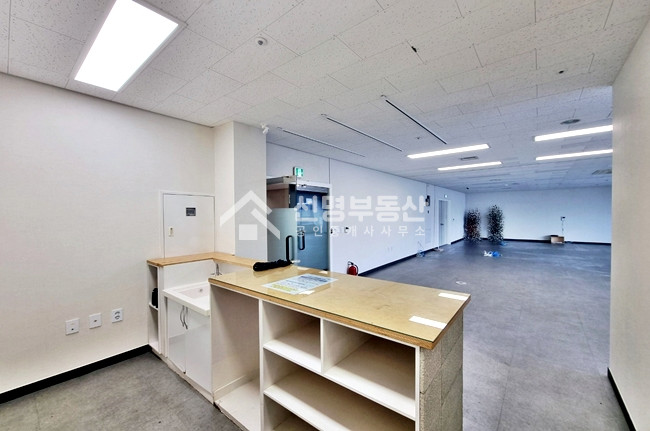 서울 성동구 성수동2가 실사용면적 43평, 빠른입주, 탕비실+룸1,주차2대 월세 매물번호 10494 사진 4
