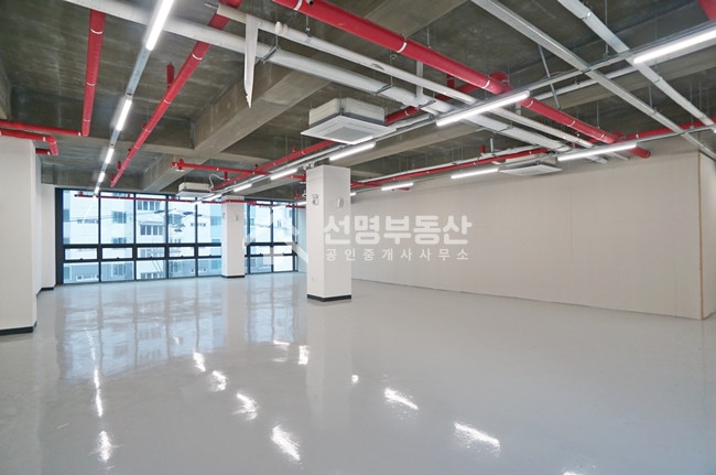 서울 성동구 성수동1가 뚝섬역 인근 근생사무실ㅣ전용58평ㅣ저렴한임대료 월세 매물번호 10037 사진 3