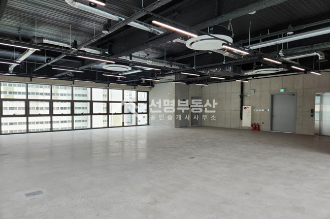 서울 성동구 성수동2가 북성수 업무시설 밀집지역. 중형 신축 오피스. 성수 HKS 빌딩 월세 매물번호 10199 사진 5