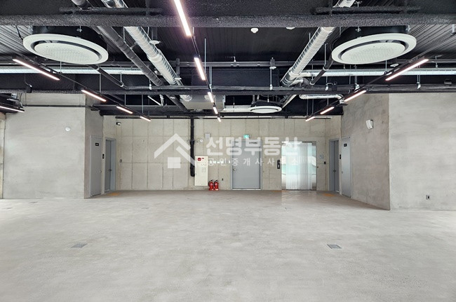 서울 성동구 성수동2가 북성수 업무시설 밀집지역. 중형 신축 오피스. 성수 HKS 빌딩 월세 매물번호 10199 사진 6