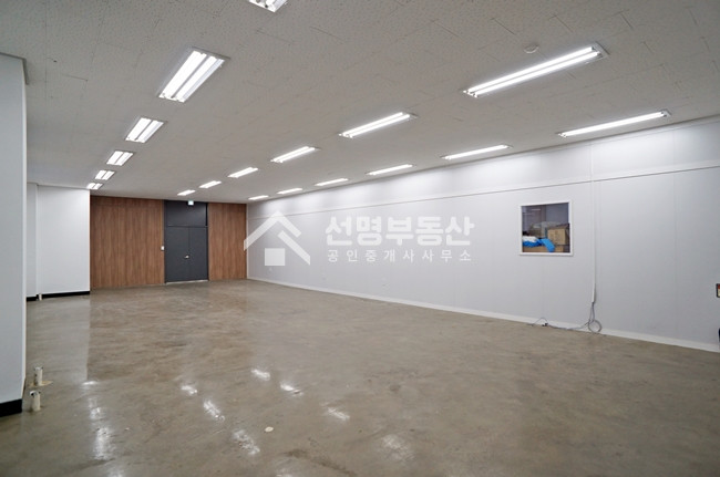 서울 성동구 성수동2가 층고 3m, 전용 32평, 즉시입주, 지정주차 월세 매물번호 10859 사진 2