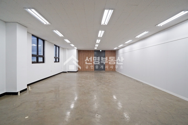 서울 성동구 성수동2가 층고 3m, 전용 32평, 즉시입주, 지정주차 월세 매물번호 10859 사진 3