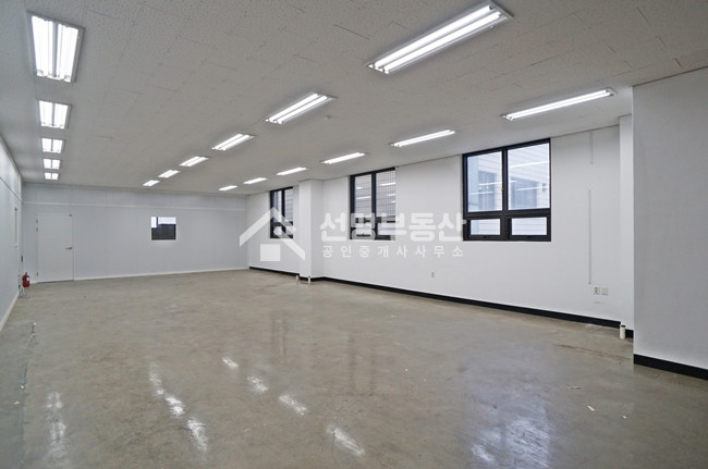 서울 성동구 성수동2가 층고 3m, 전용 32평, 즉시입주, 지정주차 월세 매물번호 10859 사진 4