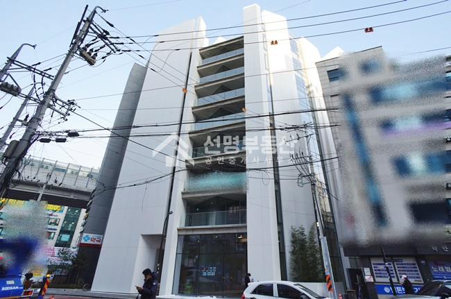 서울 성동구 성수동1가 뚝섬역 도보1분거리 수려한 건물내외관 1층 상가 월세 매물번호 10050 사진 1