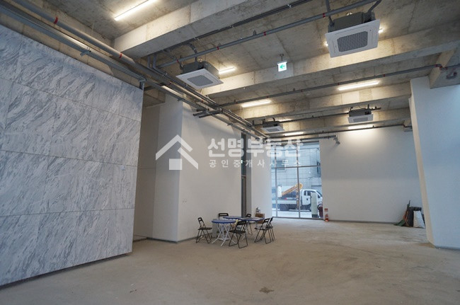 서울 성동구 성수동1가 뚝섬역 도보1분거리 수려한 건물내외관 1층 상가 월세 매물번호 10050 사진 5
