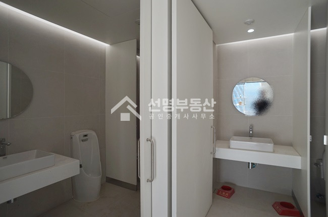 서울 성동구 성수동1가 뚝섬역 도보1분거리 수려한 건물내외관 2층 ,병의원 사무실추천 월세 매물번호 10051 사진 5