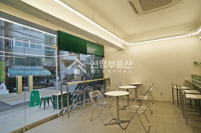 서울 성동구 성수동1가 와인바, 칵테일바, 베이커리카페, 쇼룸 추천 월세 매물번호 10034 사진 4