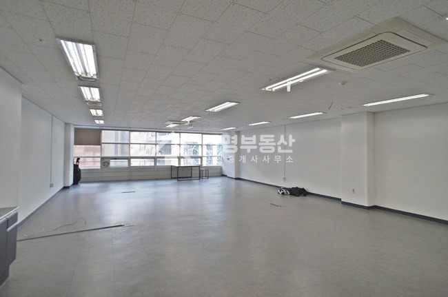 서울 성동구 성수동1가 뚝섬역 1분거리 A타워 지식산업센터 월세 매물번호 10735 사진 1