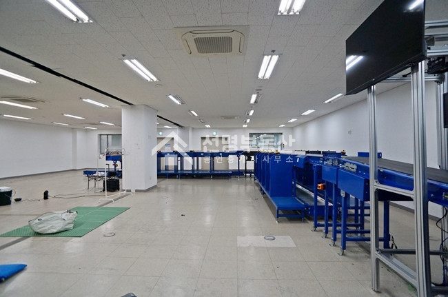 서울 성동구 성수동2가 환기 잘되는 지하 공장 , 전용 87평+테라스15평 월세 매물번호 10560 사진 2