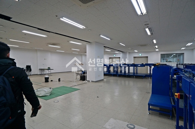 서울 성동구 성수동2가 환기 잘되는 지하 공장 , 전용 87평+테라스15평 월세 매물번호 10560 사진 4