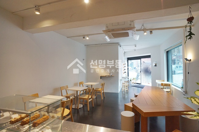 서울 성동구 성수동1가 카페 인테리어 가시성좋은 코너건물 월세 매물번호 11241 사진 5
