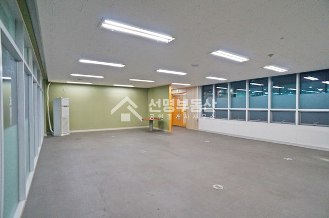 서울 성동구 성수동1가 가성비 사무실, 서울숲역 도보 3분거리 월세 매물번호 11254 사진 3