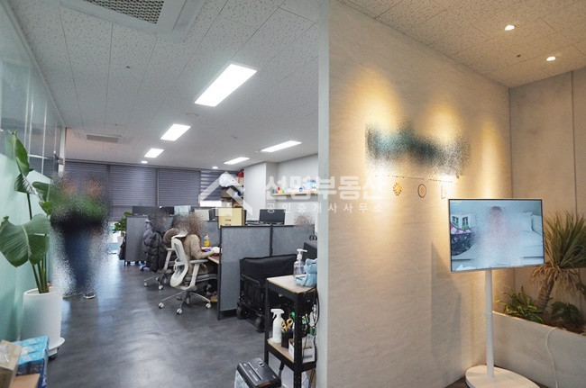서울 성동구 성수동2가 SKV1센터 룸2개 탕비실 고급형 인테리어 매매 매물번호 11378 사진 1
