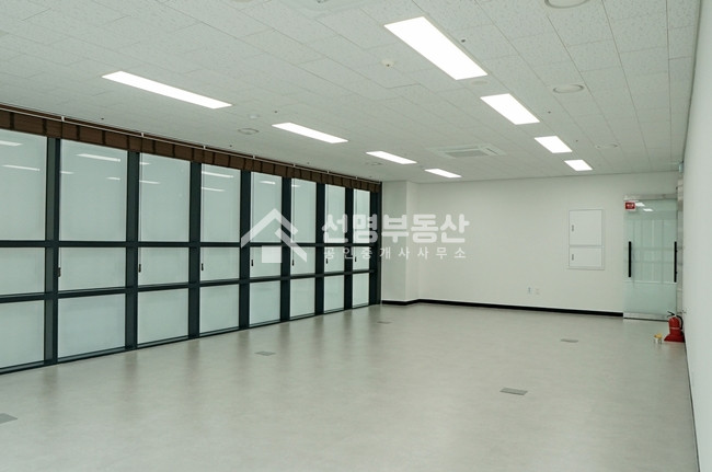 서울 성동구 성수동1가 신축 지식산업센터 매매, 룸1, 탕비실 매매 매물번호 10811 사진 4