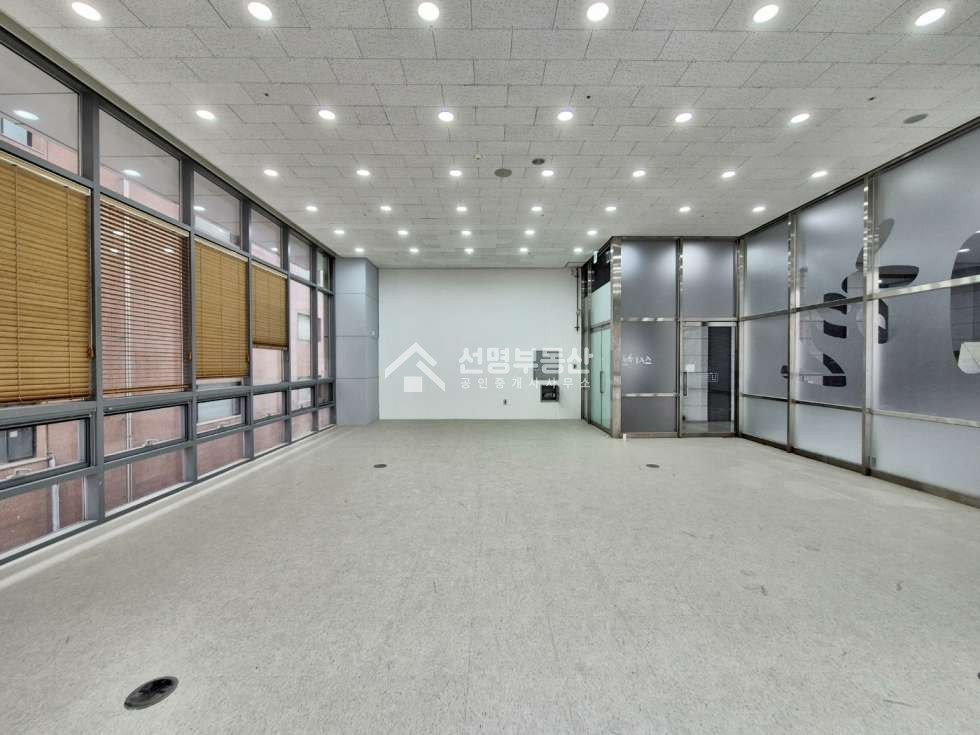 서울 성동구 성수동2가 본동 실30 층고 높은 근생 사무실 및 상가 월세 매물번호 11501 사진 2