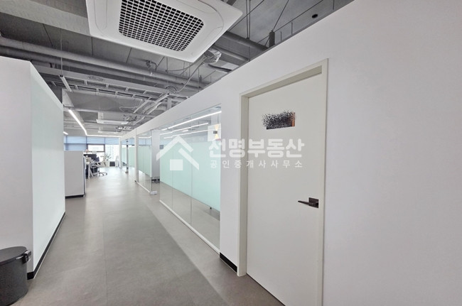 서울 성동구 성수동2가 실사용 40평 ㅣ코너ㅣ채광ㅣ 시티뷰ㅣ룸3 월세 매물번호 10688 사진 6