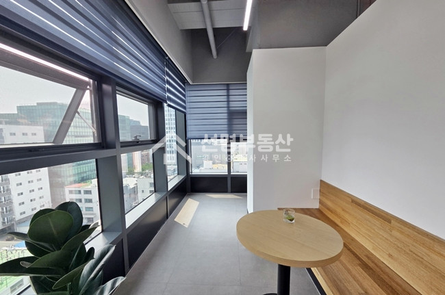 서울 성동구 성수동2가 실사용 40평 ㅣ코너ㅣ채광ㅣ 시티뷰ㅣ룸3 월세 매물번호 10688 사진 8