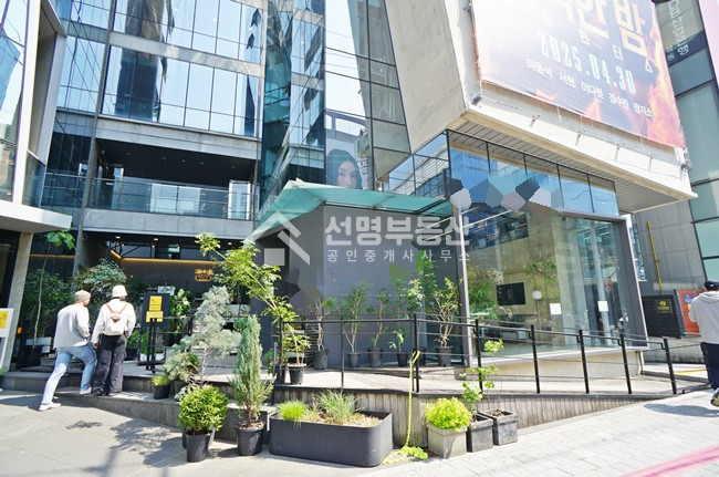 서울 성동구 성수동2가 성수역 3번출구 바로앞 팝업상가 월세 매물번호 11555 사진 2