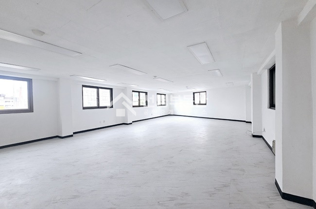 서울 성동구 성수동1가 전용26 더블역세권 사거리코너건물 월세 매물번호 11798 사진 1
