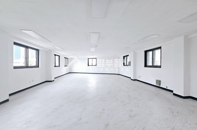 서울 성동구 성수동1가 전용26 더블역세권 사거리코너건물 월세 매물번호 11798 사진 2