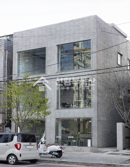 서울 성동구 성수동1가 사무실겸 상가, 통임대 연면적 약 65평 월세 매물번호 11879 사진 1