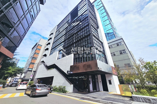 서울 성동구 성수동2가 전용63 연무장초입 템버린즈 디올 무권리 월세 매물번호 11897 사진 1