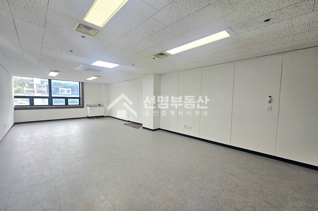 서울 성동구 성수동2가 실사용14 대로변 주차가능 내부깔끔 싱크대구비 월세 매물번호 11930 사진 2