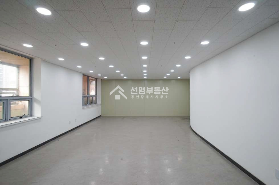 서울 성동구 성수동2가 279-50 실 18평, 저렴한 사무실, 접근성 용이 월세 매물번호 11029 사진 1