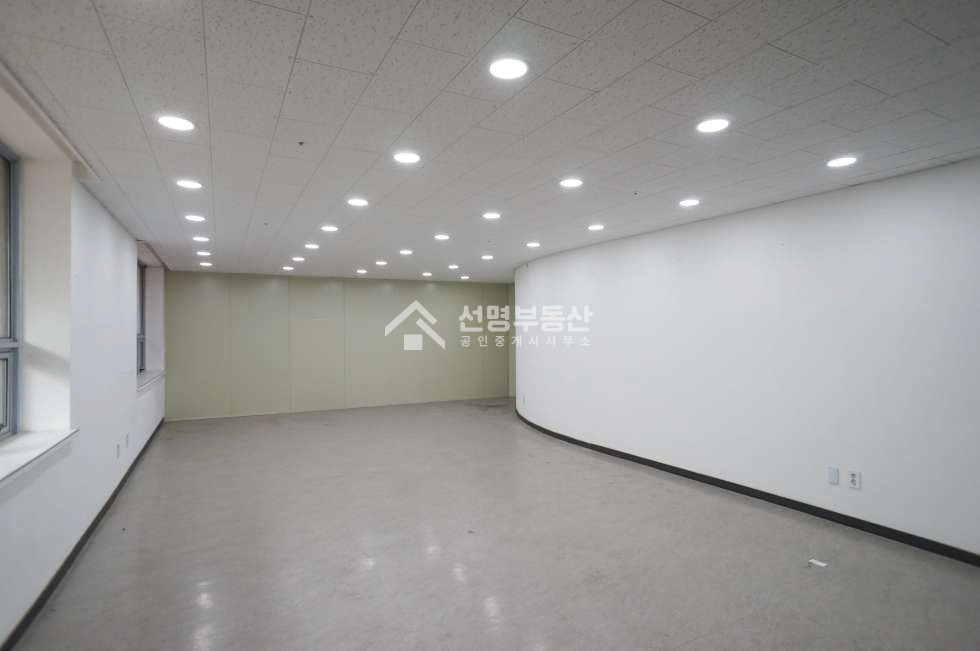 서울 성동구 성수동2가 279-50 실 18평, 저렴한 사무실, 접근성 용이 월세 매물번호 11029 사진 2