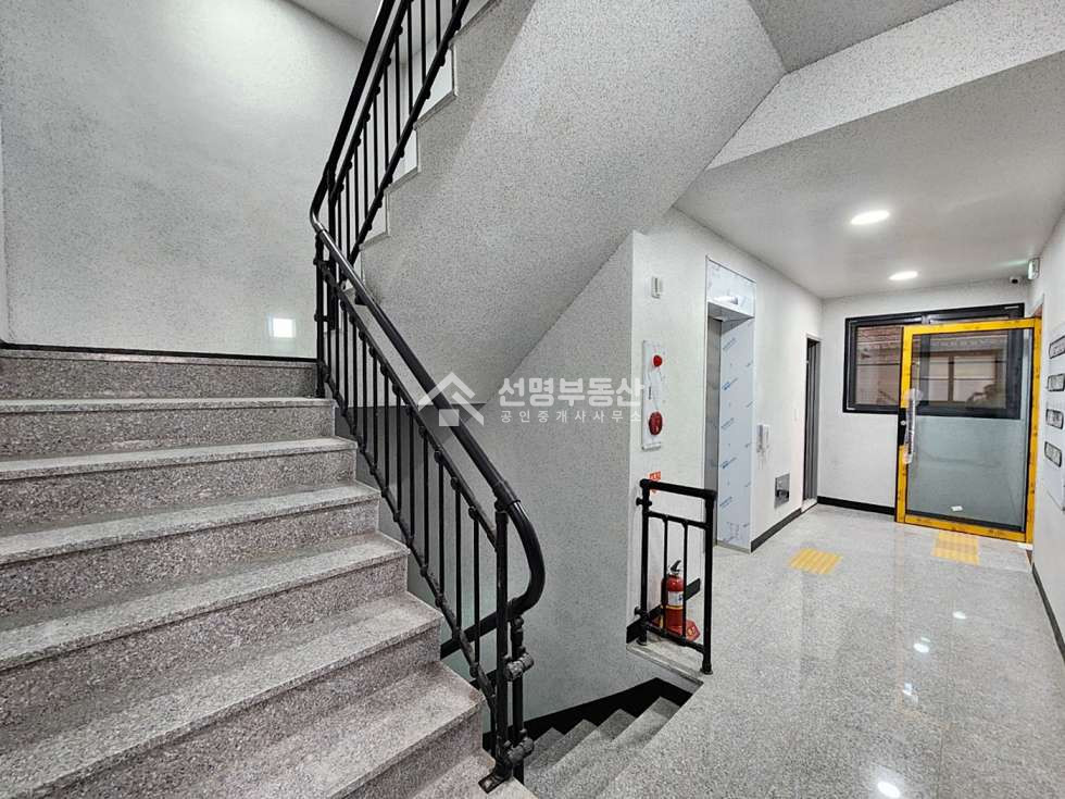서울 성동구 성수동2가 성수초 인근. 전면 유리로 채광 및 높은 개방감. 신축 첫입주 월세 매물번호 10194 사진 11