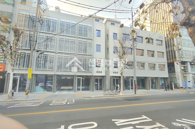서울 성동구 성수동2가 전용40 올리모델링 신축 감각적인내외부 월세 매물번호 11860 사진 2