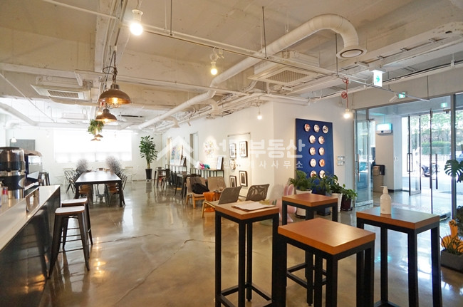 서울 성동구 성수동1가 무권리 1층 카페 자리, 전용 테라스, 실면적 60평, 카페추천 월세 매물번호 10342 사진 3