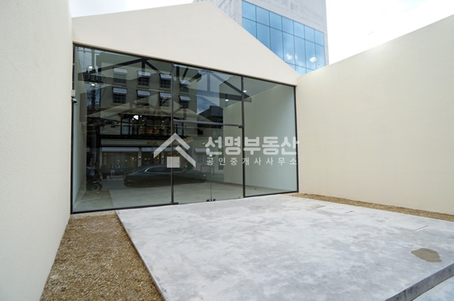 서울 성동구 성수동2가 연무장길 메인도로 70평 팝업 월세 매물번호 11705 사진 1