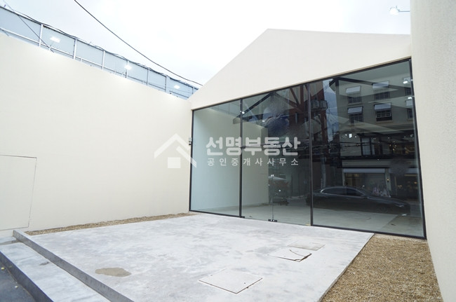 서울 성동구 성수동2가 연무장길 메인도로 70평 팝업 월세 매물번호 11705 사진 2