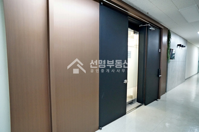 서울 성동구 성수동1가 더스페이스타워동 중랑천뷰 좋은 사무실, 풀인테리어,전용38평,급매 매매 매물번호 10585 사진 9
