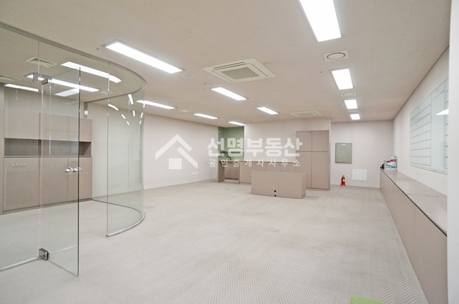 서울 성동구 성수동1가 실 28평, 서울숲역 도보3분, 빠른입주, 유리룸1 매매 매물번호 11572 사진 6