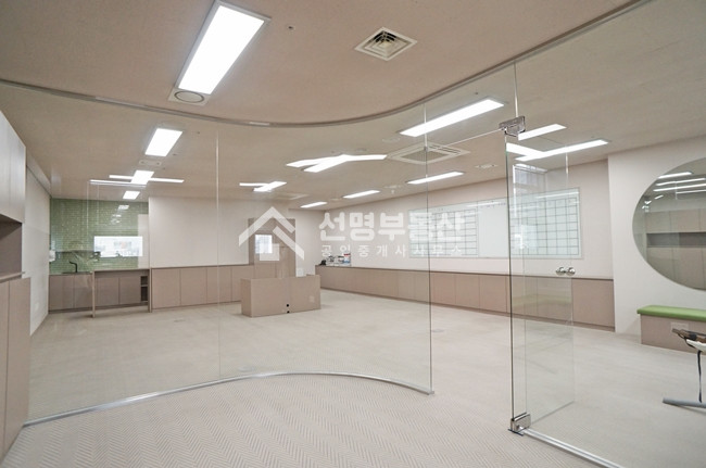 서울 성동구 성수동1가 실 28평, 서울숲역 도보3분, 빠른입주, 유리룸1 매매 매물번호 11572 사진 7