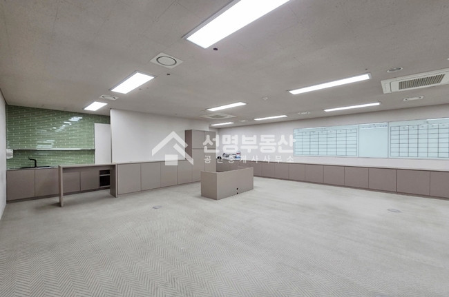 서울 성동구 성수동1가 실 28평, 서울숲역 도보3분, 빠른입주, 유리룸1 매매 매물번호 11572 사진 8