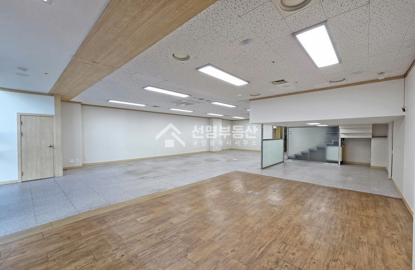 서울 성동구 성수동2가 실 37평, 룸1, 복층, 빠른입주, 가성비 사무실 월세 매물번호 12047 사진 3