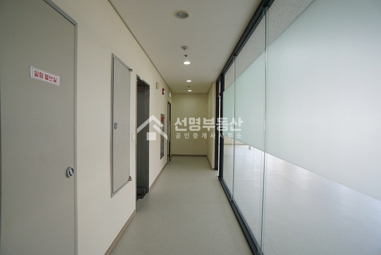 서울 성동구 성수동1가 60평 ㅣ주차2대ㅣ단독층 ㅣ 중랑천뷰 월세 매물번호 10193 사진 4