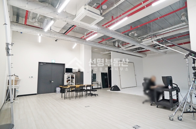 서울 성동구 성수동1가 실 42평, 층고 높은 스튜디오겸 사무실 급매 매매 매물번호 10142 사진 3