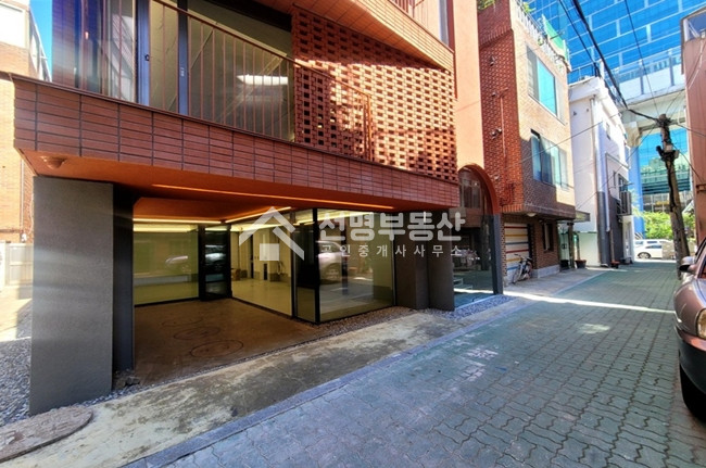 서울 성동구 성수동1가 사옥, 통임대,루프탑, 초역세권, 리모델링 완료 월세 매물번호 11702 사진 2