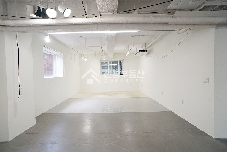 서울 성동구 성수동2가 전 93평, 면적대비 저렴, 즉시입주, 주차3대 월세 매물번호 12260 사진 5