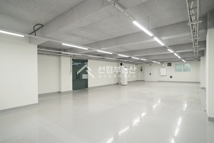 서울 성동구 성수동2가 전 93평, 면적대비 저렴, 즉시입주, 주차3대 월세 매물번호 12260 사진 9