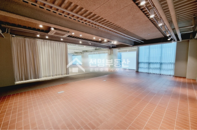 서울 성동구 성수동1가 전용90평ㅣ뚝섬초역세권ㅣ병원추천 월세 매물번호 10079 사진 4