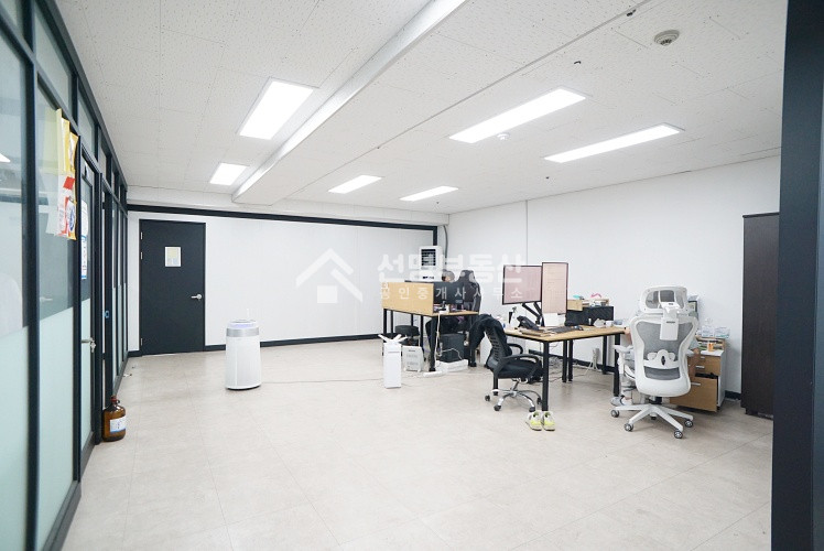 서울 성동구 성수동1가 업종제한 없음, 내부 깔끔, 룸5개,가성비 월세 매물번호 12281 사진 1